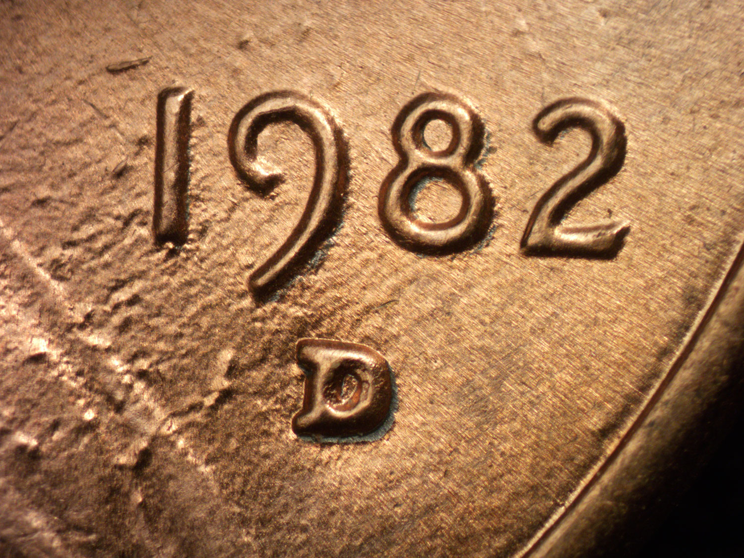 This image of a 1982-D small date zinc cent shows the design characteristic that must be present on the valuable 1982-D cent.